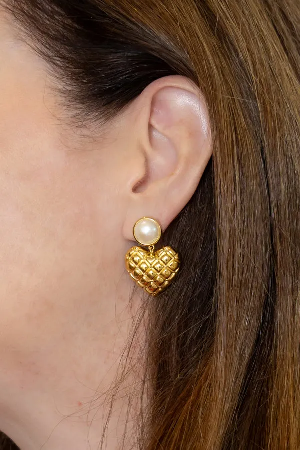 Elizabeth Pearl & Quilted Gold Heart Earring