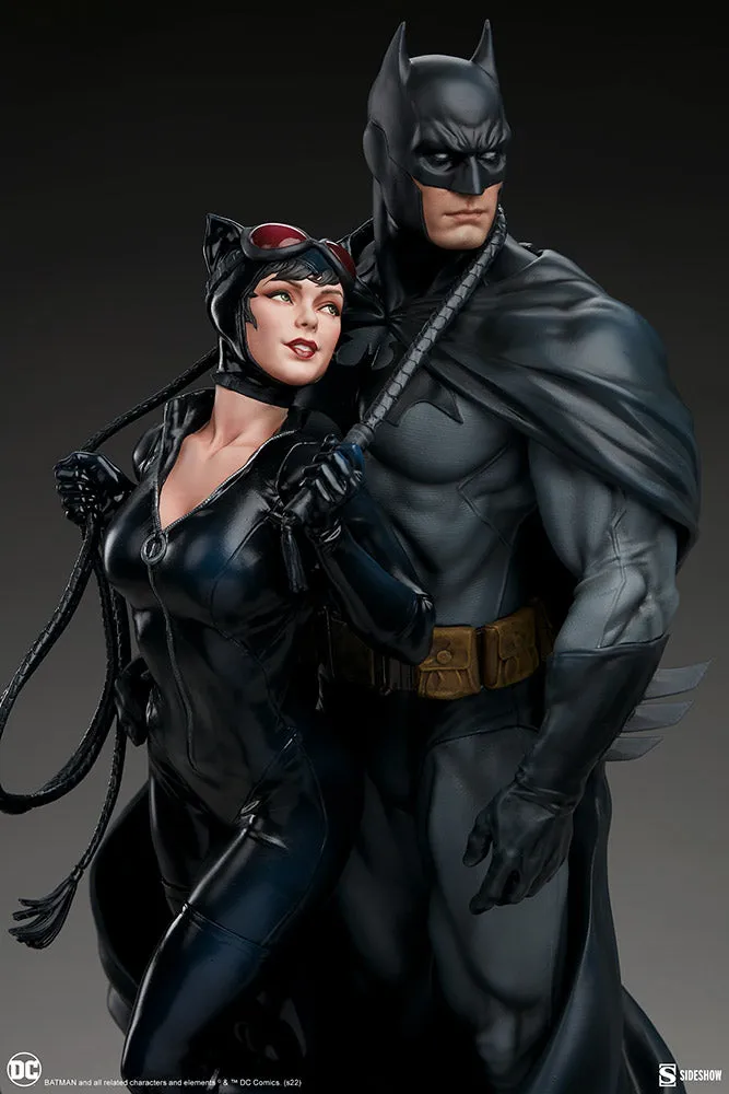 PRE-ORDER: Sideshow Collectibles DC Comics Batman and Catwoman Diorama