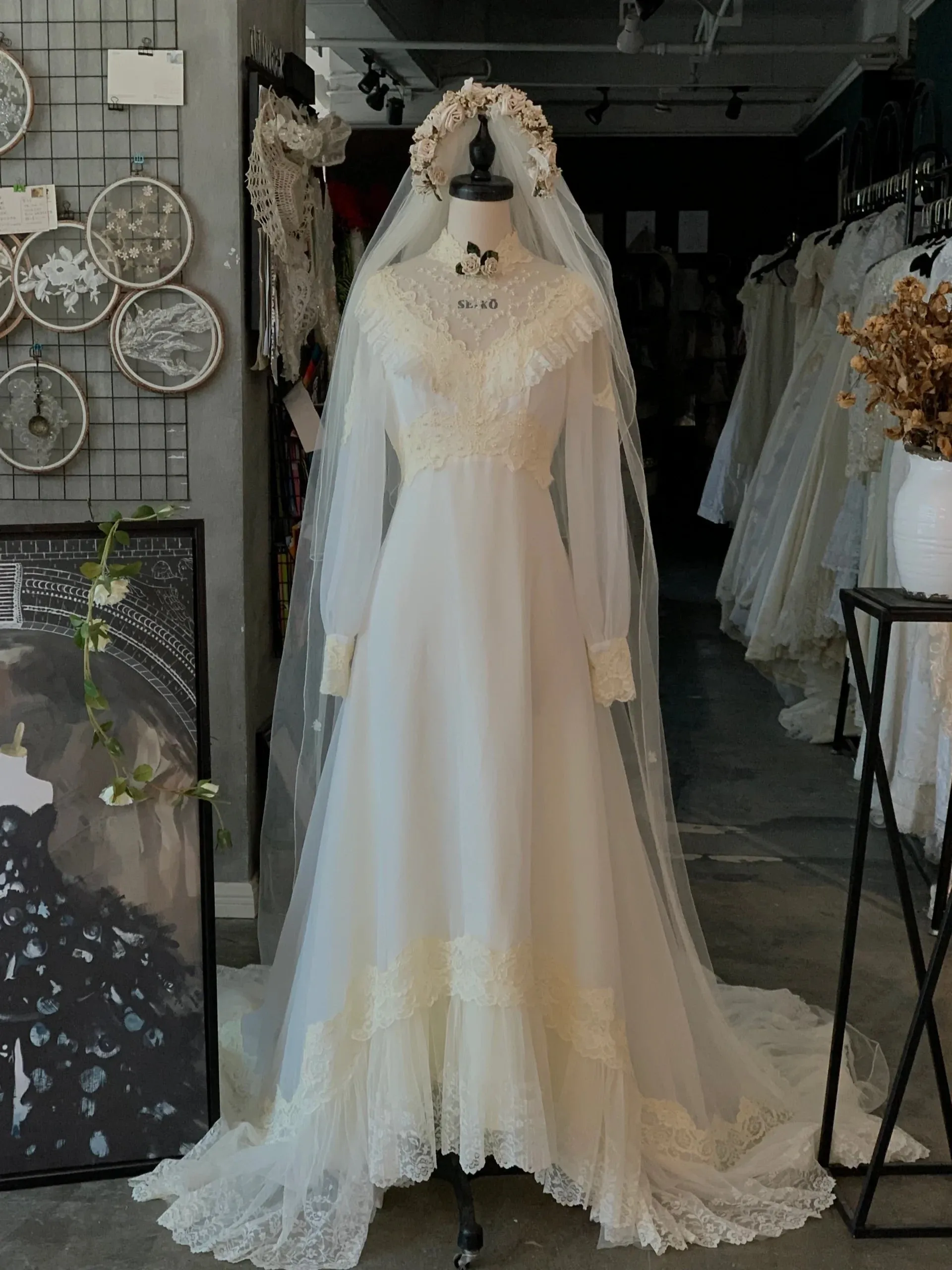 Vintage Chiffon Long Sleeves Wedding Dress